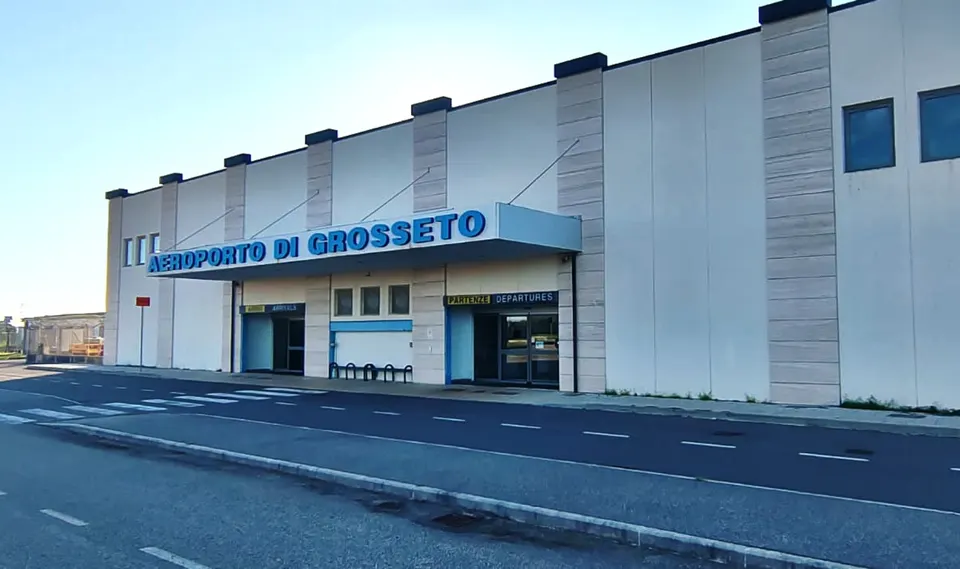 Grosseto, atterrato il primo volo diretto da Vilnius