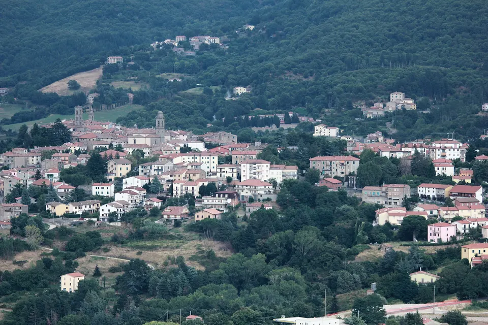Castel del Piano, 74enne ustionato grave: trasportato a Pisa con l'elisoccorso