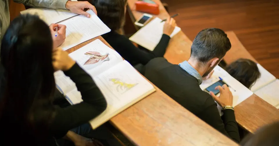 Borse di studio e alloggi DSU 2026/2027: il bando per gli studenti universitari