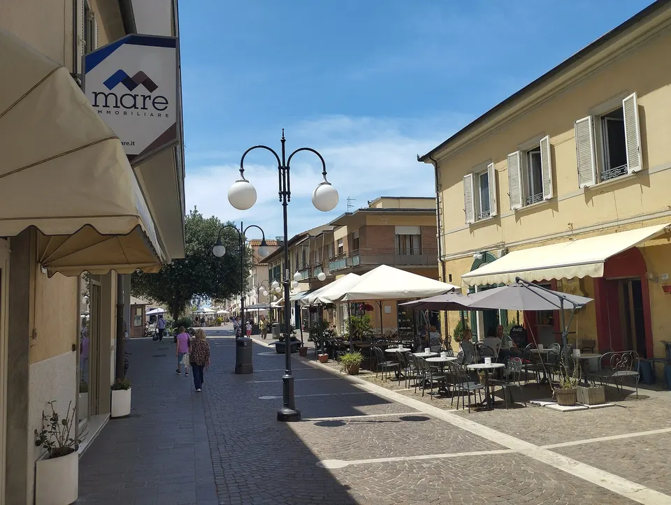 Follonica, dieci mesi di lavoro per i "Ragazzi del decoro": il bilancio dell'assessore