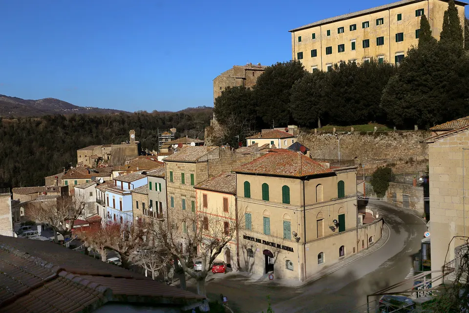 Sorano, la minoranza vota sì su scuola e Aurelia ma attacca su rifiuti e Piano strutturale