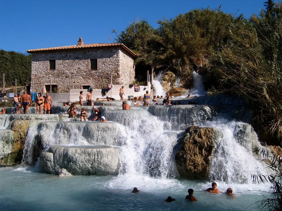 Cascatelle di Saturnia: cosa sono davvero e come evitare la folla alla Cascata del Mulino