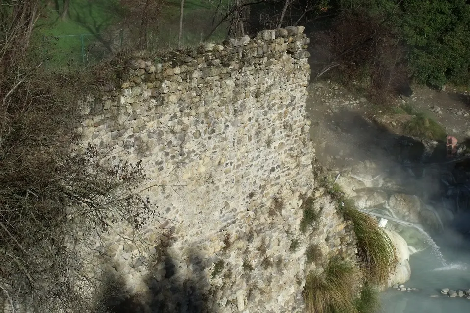 Terme di Petriolo tra Civitella Paganico e Siena: guida alle sorgenti libere sull'Ombrone