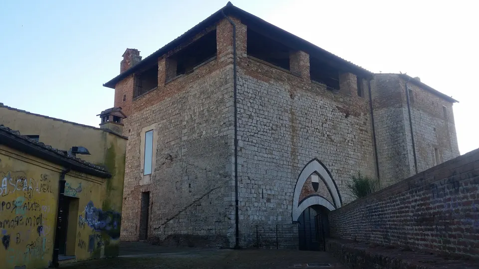 Mura medievali di Grosseto: itinerario a piedi lungo le fortificazioni senesi e lorenesi