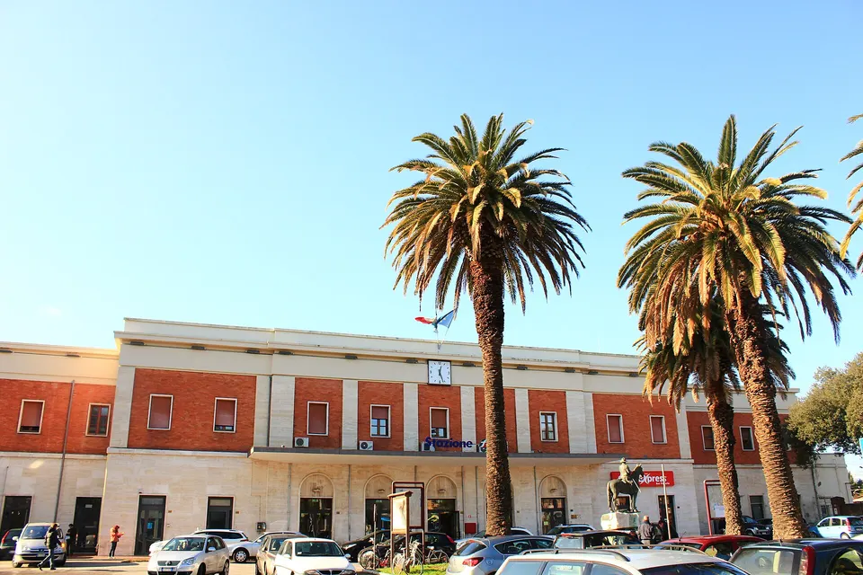 Muoversi in provincia di Grosseto senza auto: treni, bus e traghetti in un'unica guida