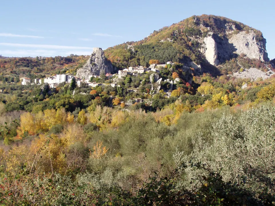 Riserva Naturale di Pescinello a Roccalbegna: guida al bosco e ai percorsi natura