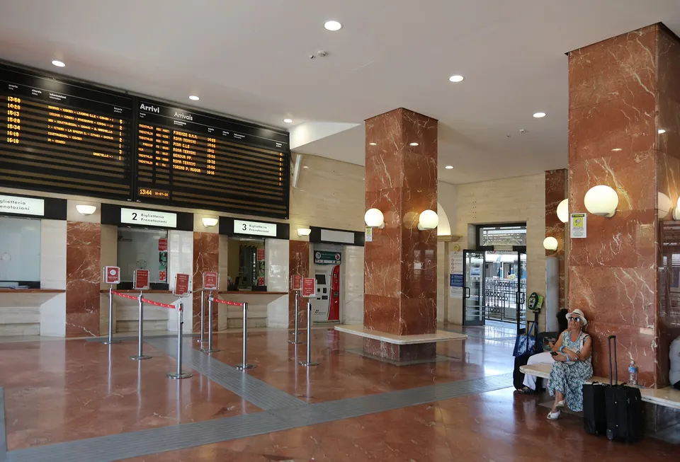 Orari treni autunno 2026 sulla linea Tirrenica: Grosseto-Follonica-Livorno e Grosseto-Roma