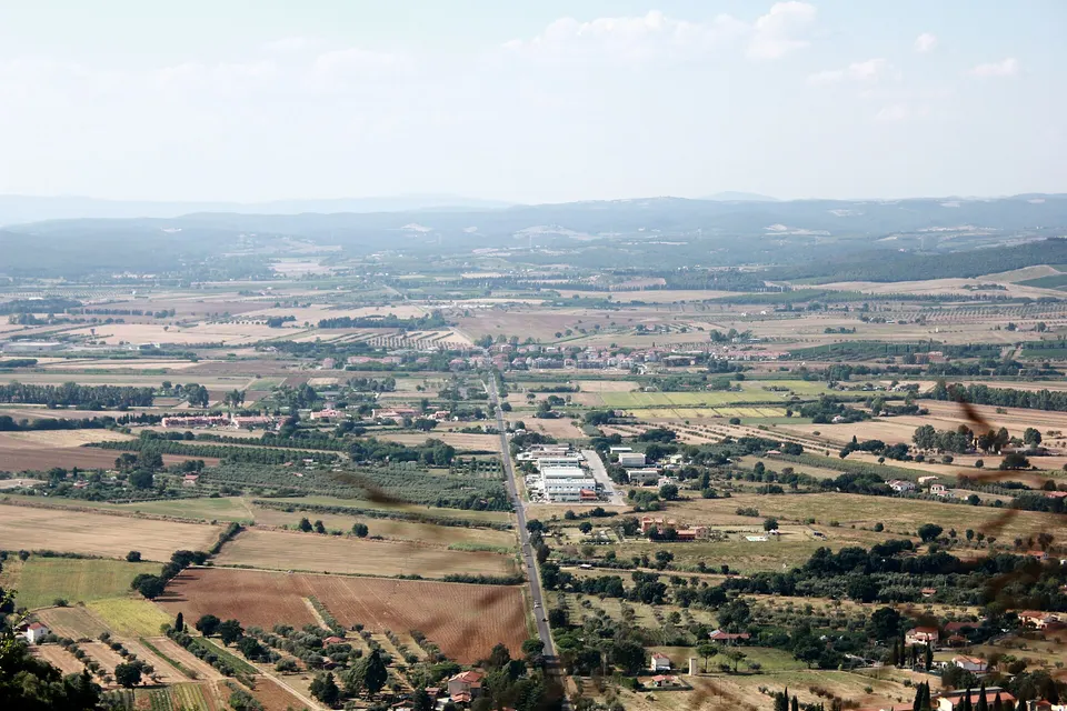 Scarlino, pulizia di via delle Collacchie e asfaltatura all'ingresso dello Scalo