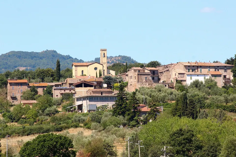 Castagne, olivi secolari e un'osteria: le ricette maremmane contro lo spopolamento
