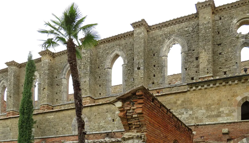 Simulato un crollo con oltre 100 feriti: esercitazione del 118 Siena-Grosseto a San Galgano