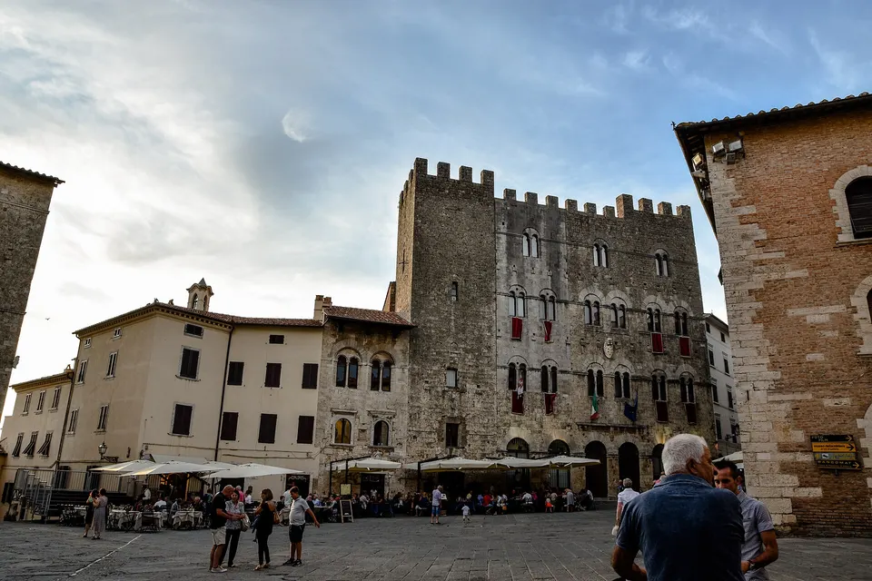 Cosa vedere a Massa Marittima oltre il Duomo: Palazzo Comunale e Museo di Arte Sacra