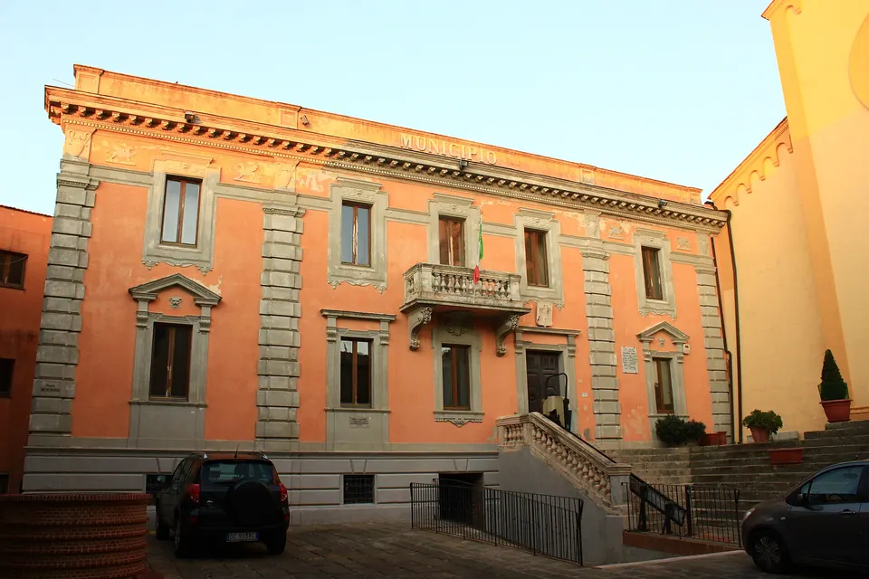 Gavorrano, scontro in Consiglio sulla mozione "Signal for Help": la maggioranza accusa Maule