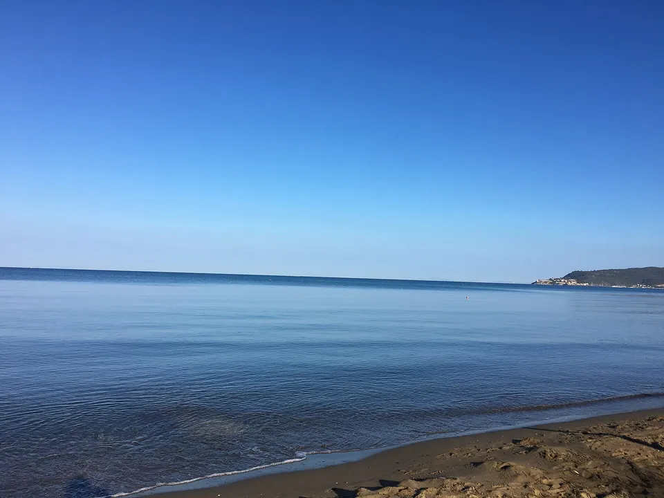 Spiaggia di Talamone e la costa rocciosa: guida al mare e alle calette vicine