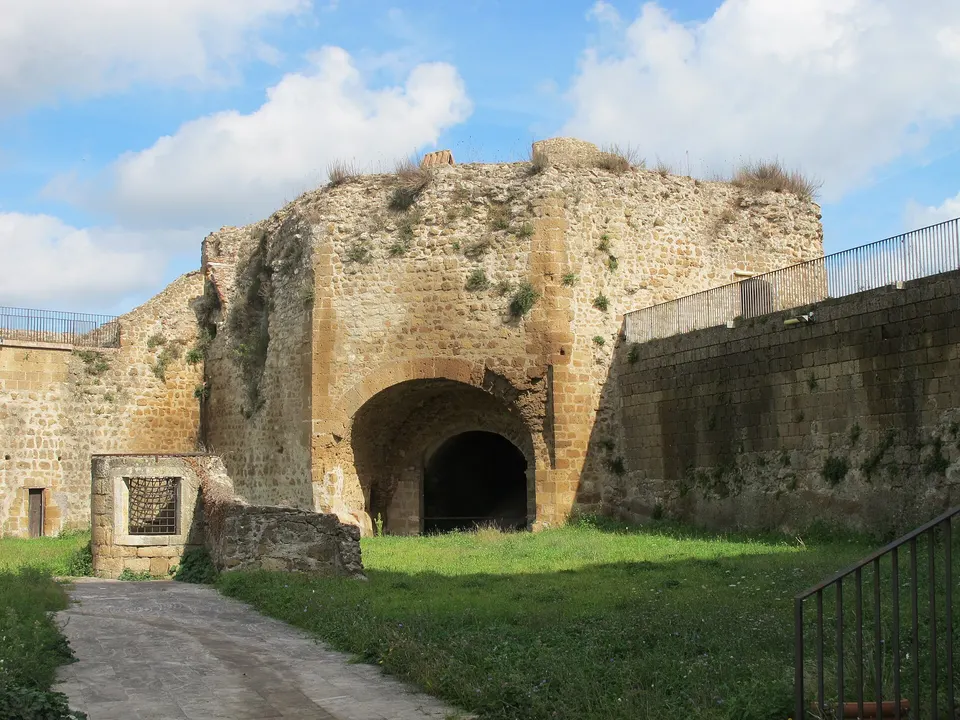 Sorano, tra accoglienza e innovazione: ostello, MuseApp e bici in comune