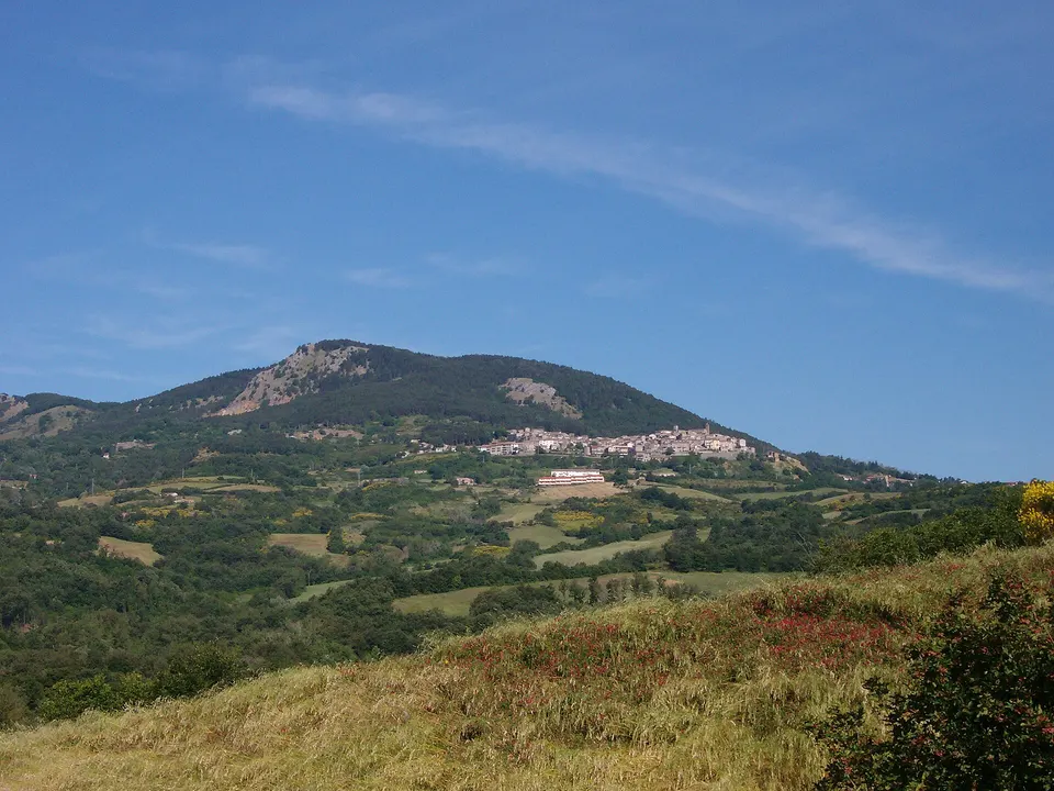 Le grotte di Castell'Azzara: dalla Grotta del Sassocolato al Monte Penna