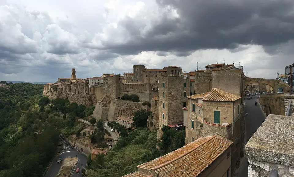 Vino Bianco di Pitigliano e cantine tra Sovana e Sorano: un itinerario