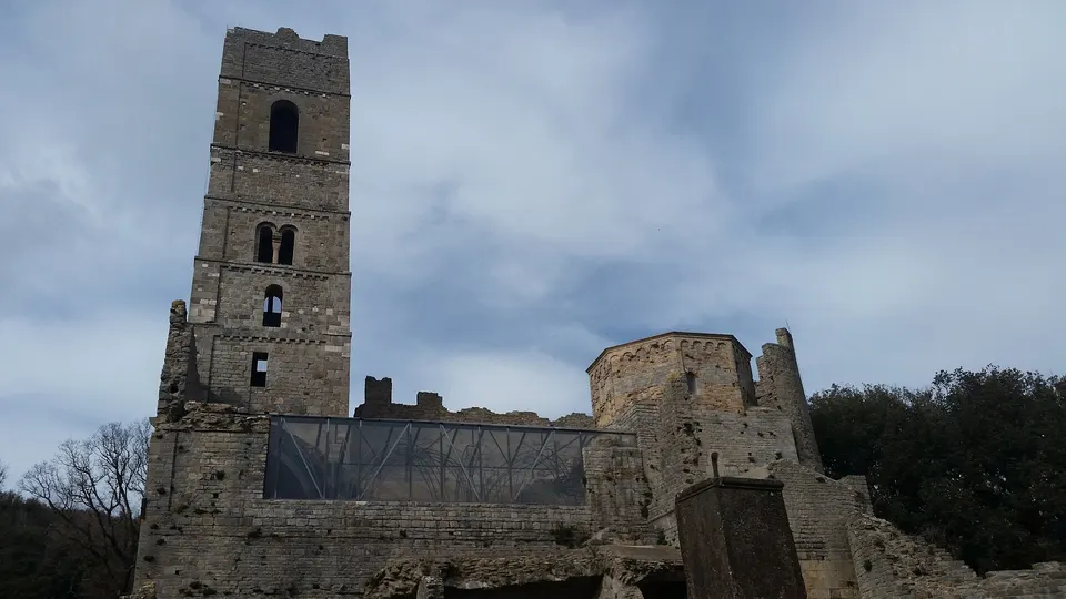 Abbazia di San Rabano nel Parco della Maremma: storia e sentiero per raggiungerla
