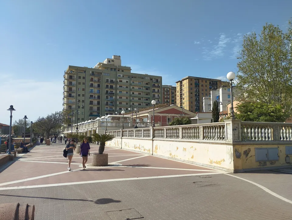 Parcheggi a Follonica in autunno: orari, tariffe e permessi dopo l'estate