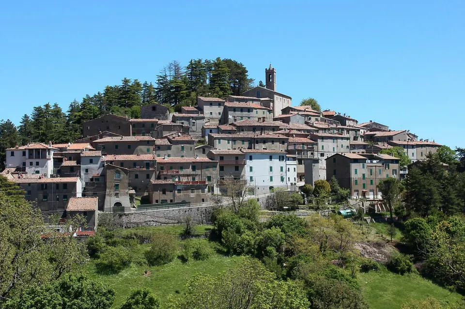 Gerfalco, incendio in un'abitazione su tre livelli: proprietari illesi