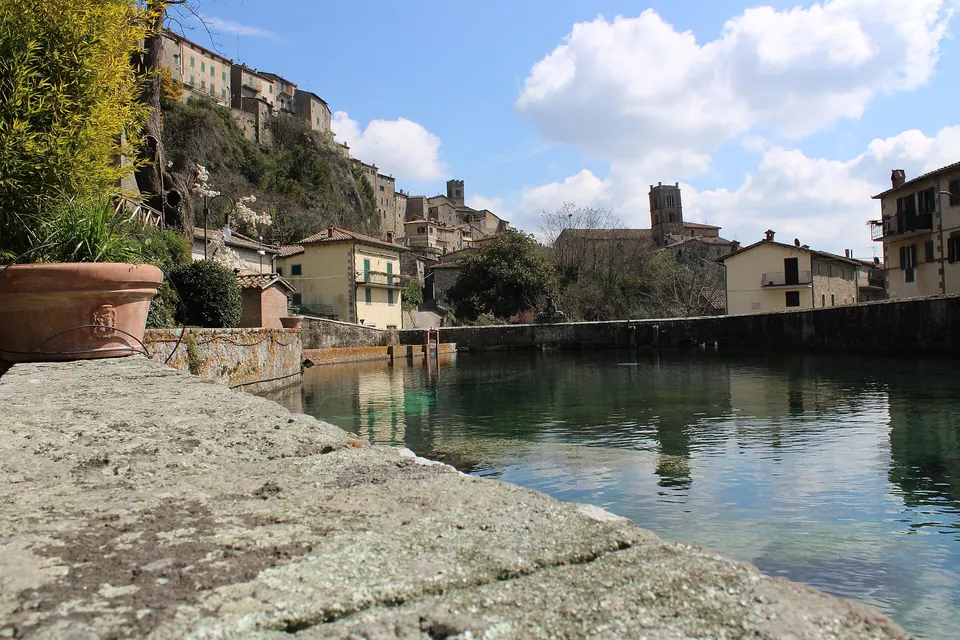 Terme e trekking sull'Amiata: itinerari che uniscono sorgenti e sentieri di montagna