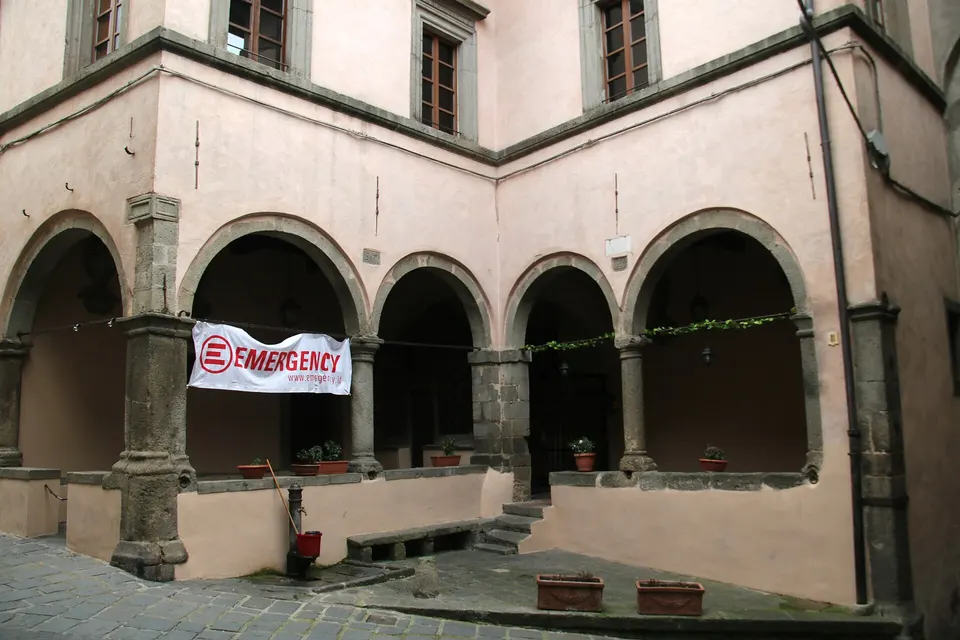 Castel del Piano, a Palazzo Nerucci la mostra fotografica "Distratte solitudini"