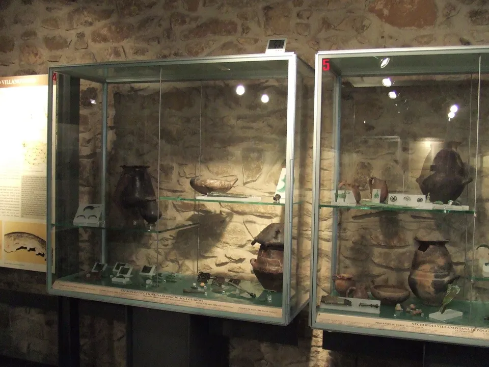 Vitrine sur la période villanovienne (1er étage)