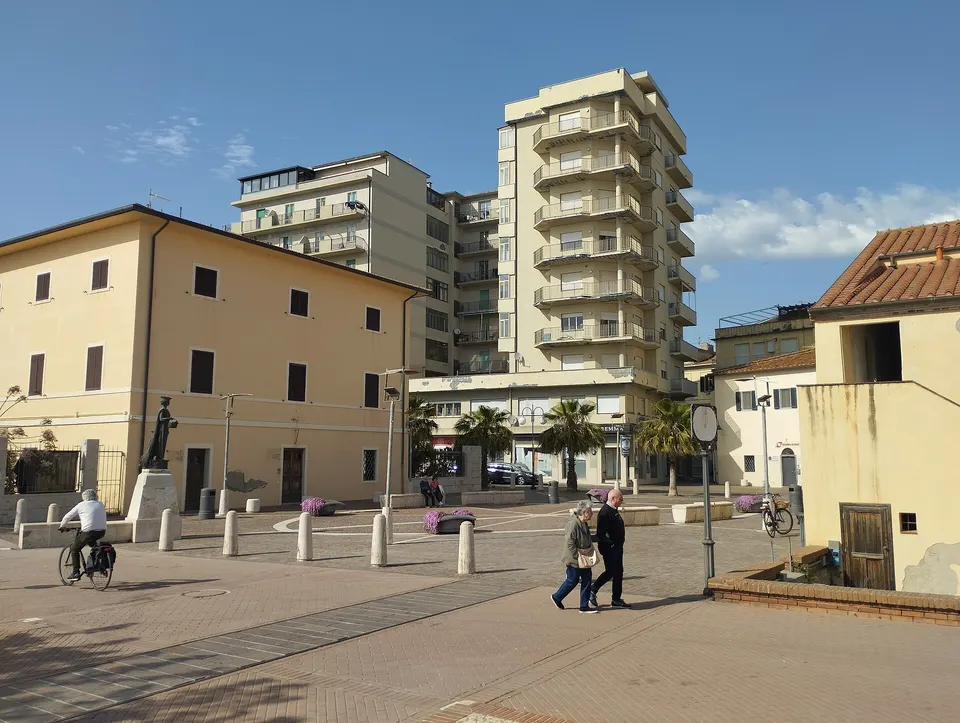 Follonica, piazza del Popolo