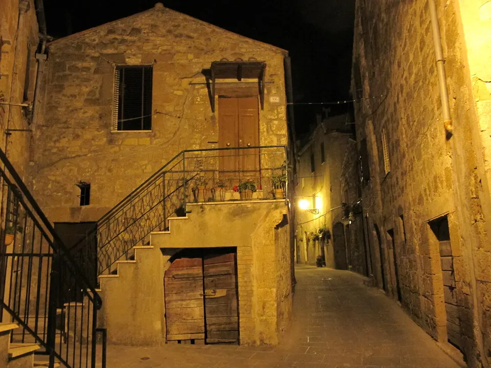 Pitigliano di notte