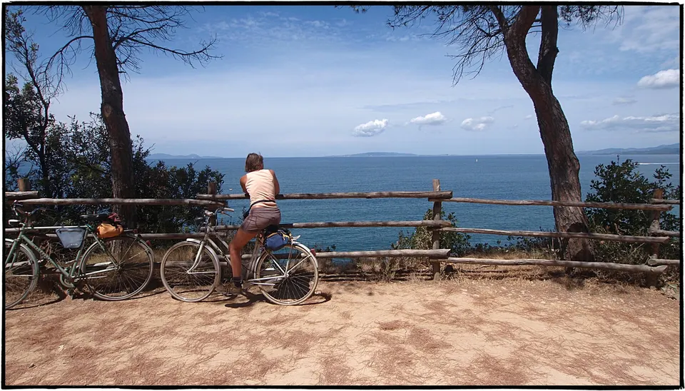 500px provided description: Looking The Sea Cala Violina 2011 [#sky ,#sea ,#blue ,#italy ,#summer ,#seascape]