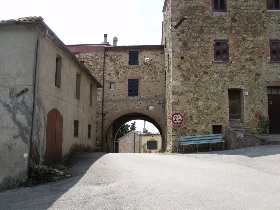 Arco del Borgo in Dogana, hamlet of Civitella Paganico, Maremma, Province of Grosseto, Tuscany, Italy